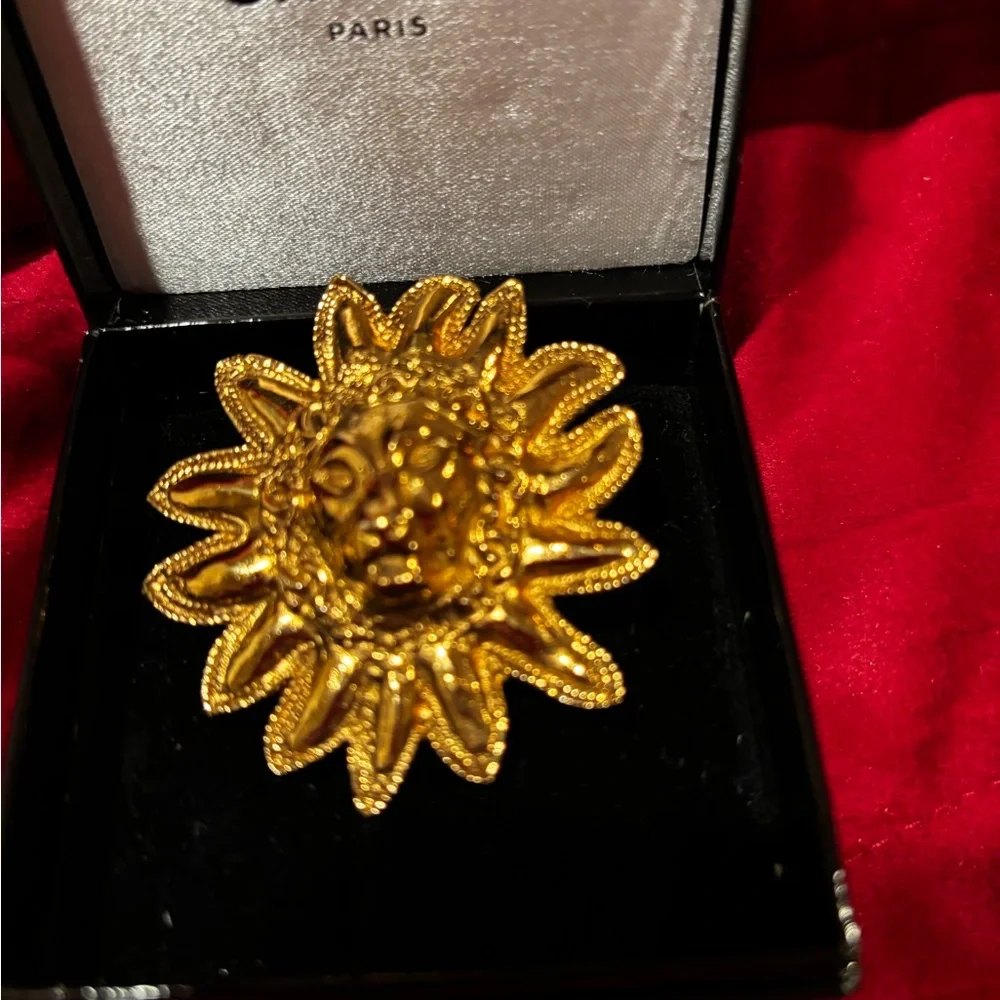 Vintage Chanel Pin/Brooch - Picture 3 of 9